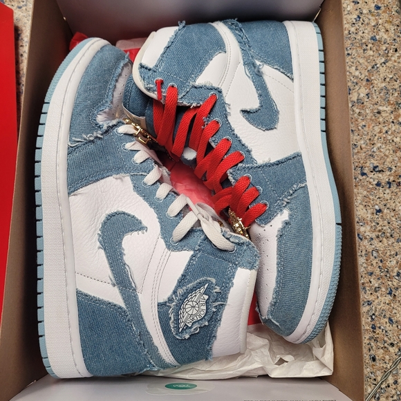 Jordan Shoes - Womens Jordan 1 Retro HI OG